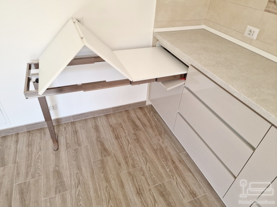 Bucătărie mdf perfect sense, 4650 mm – feronerie blum & masă extensibilă în sertar, adjud