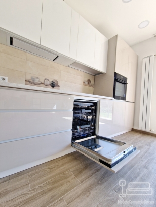 Bucătărie mdf perfect sense, 4650 mm – feronerie blum & masă extensibilă în sertar, adjud