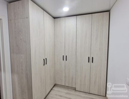 Mobilier cameră dressing din pal melaminat – feronerie blum cu amortizare,Iași