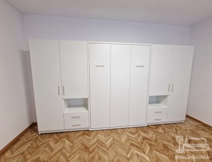 Mobilă cu pat rabatabil în Brașov, cu dulapuri laterale și depozitare integrată