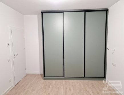 Dressing cu 3 uși glisante, realizat pe comandă în București