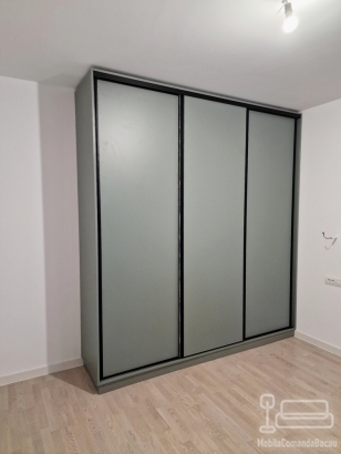 Dressing cu 3 uși glisante, realizat pe comandă în București