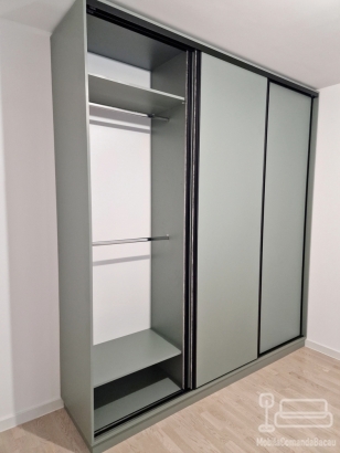 Dressing cu 3 uși glisante, realizat pe comandă în București