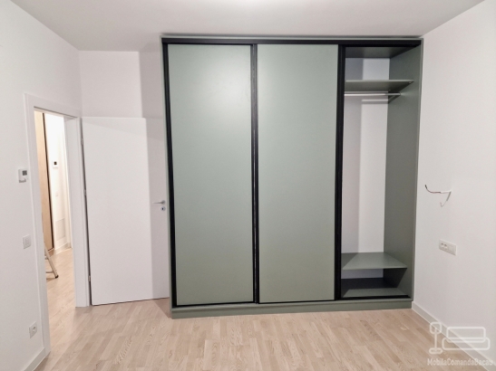 Dressing cu 3 uși glisante, realizat pe comandă în București