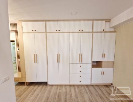 Mobilier hol din PAL, realizat pe comandă în Bacău