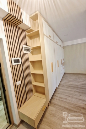 Mobilier hol din PAL, realizat pe comandă în Bacău