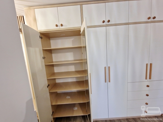 Mobilier hol din PAL, realizat pe comandă în Bacău