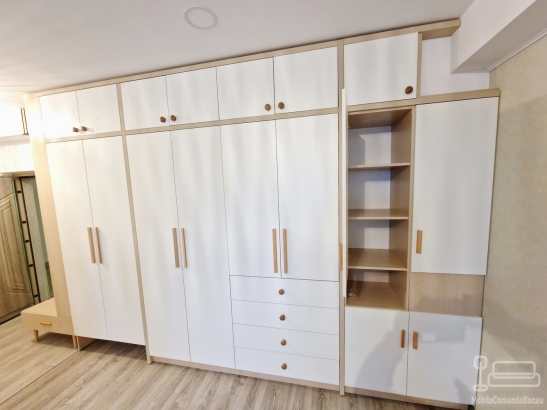 Mobilier hol din PAL, realizat pe comandă în Bacău