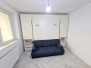 Ansamblu mobilier cu pat rabatabil și canapea, montat în Roman