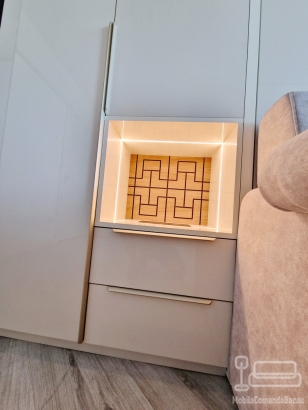 Pat rabatabil electric cu canapea într-un ansamblu de living la comandă, Roman (Neamț)
