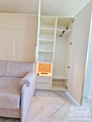 Pat rabatabil electric cu canapea într-un ansamblu de living la comandă, Roman (Neamț)