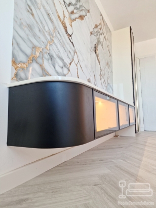 Pat rabatabil electric cu canapea într-un ansamblu de living la comandă, Roman (Neamț)