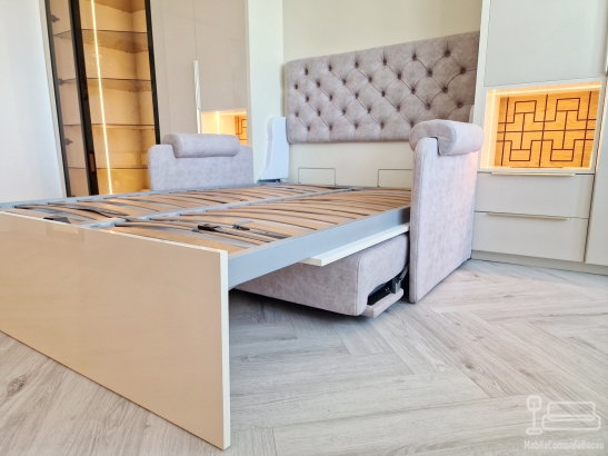 Pat rabatabil electric cu canapea într-un ansamblu de living la comandă, Roman (Neamț)