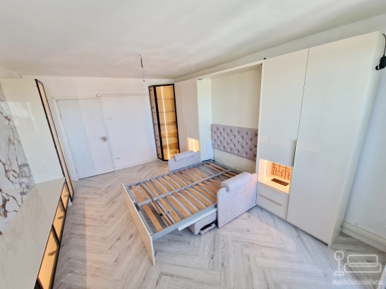 Pat rabatabil electric cu canapea într-un ansamblu de living la comandă, Roman (Neamț)