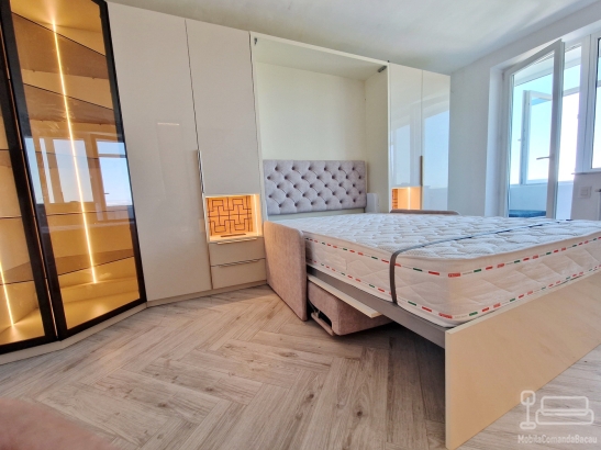 Pat rabatabil electric cu canapea într-un ansamblu de living la comandă, Roman (Neamț)