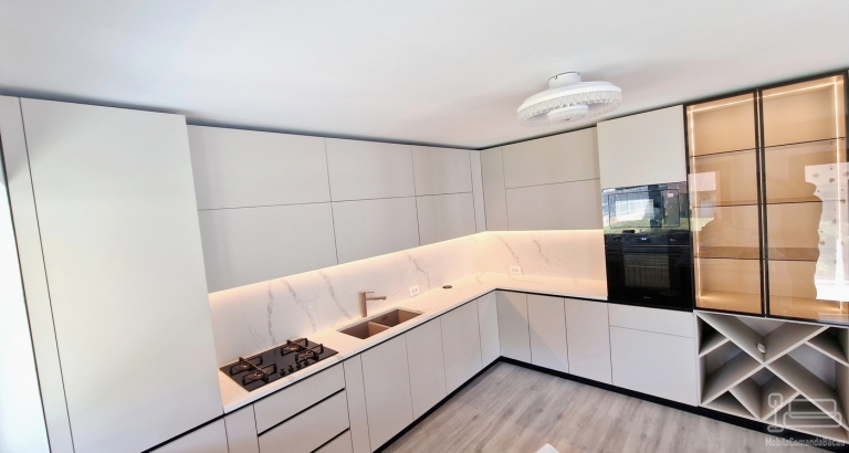 Bucătărie MDF Perfect Sense antiamprentă la comandă cu blat Quartz, Pâncești (jud. Bacău)