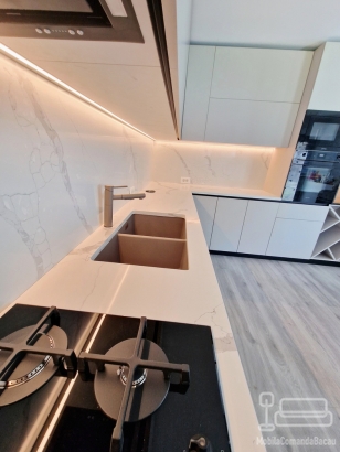 Bucătărie MDF Perfect Sense antiamprentă la comandă cu blat Quartz, Pâncești (jud. Bacău)
