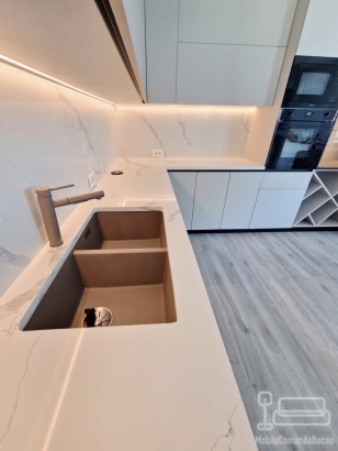 Bucătărie MDF Perfect Sense antiamprentă la comandă cu blat Quartz, Pâncești (jud. Bacău)
