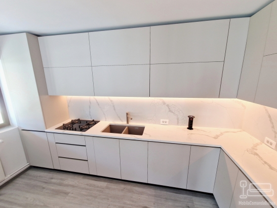Bucătărie MDF Perfect Sense antiamprentă la comandă cu blat Quartz, Pâncești (jud. Bacău)