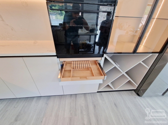 Bucătărie MDF Perfect Sense antiamprentă la comandă cu blat Quartz, Pâncești (jud. Bacău)
