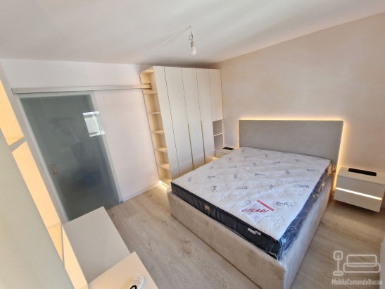 Mobilier dormitor matrimonial la comandă cu pat cu somieră rabatabilă, Bacău
