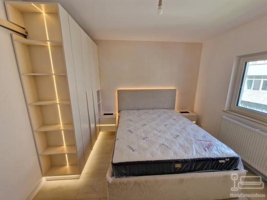 Mobilier dormitor matrimonial la comandă cu pat cu somieră rabatabilă, Bacău