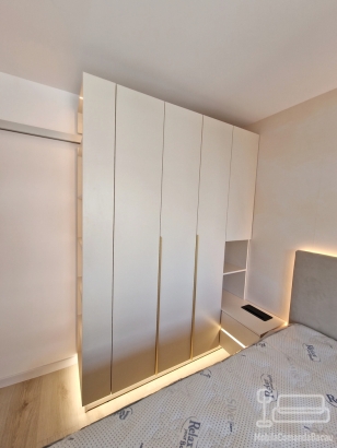 Mobilier dormitor matrimonial la comandă cu pat cu somieră rabatabilă, Bacău
