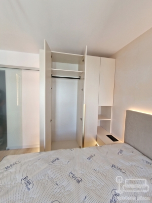 Mobilier dormitor matrimonial la comandă cu pat cu somieră rabatabilă, Bacău