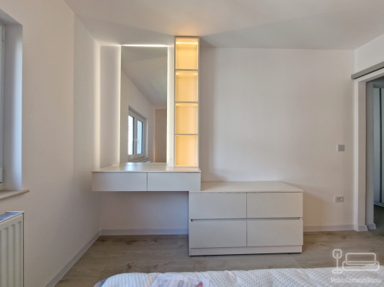 Mobilier dormitor matrimonial la comandă cu pat cu somieră rabatabilă, Bacău