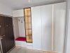 Mobilier hol la comandă cu vitrină, șezut tapițat și profile Gola cu LED, Bacău