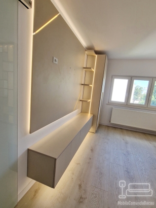 Mobilier living la comandă cu perete despărțitor și birou, Bacău