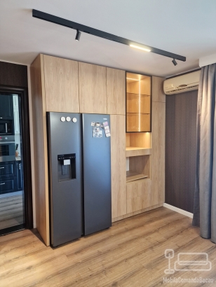 Minibucătărie la comandă cu vitrină din aluminiu și sticlă fumurie, Bacău