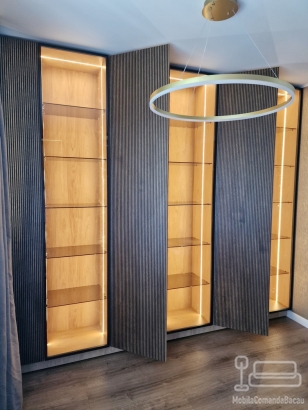 Vitrine living la comandă din MDF riflat furniruit cu miez negru, Bacău