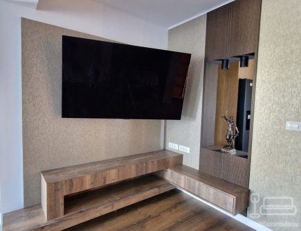 Mobilier living la comandă – comodă TV suspendată cu corpuri îmbinate la 45°, Bacău