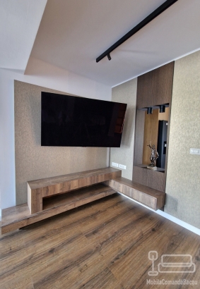 Mobilier living la comandă – comodă TV suspendată cu corpuri îmbinate la 45°, Bacău