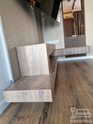Mobilier living la comandă – comodă TV suspendată cu corpuri îmbinate la 45°, Bacău