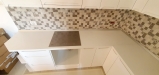 Mobilier bucătărie din MDF vopsit cu blat termorezistent – 5,3 m, montaj în Bacău