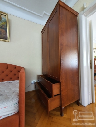 Mobilier dormitor la comandă – pat/canapea tapițată și dulap din lemn, București
