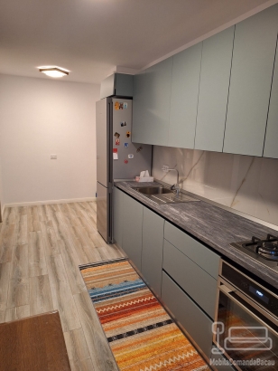 Mobilier bucătărie din MDF cu profil Gola, blat termorezistent și feronerie Blum – Bacău