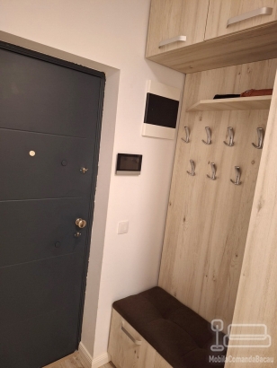 Mobilier hol la comandă din PAL, cu bancă și cuier – feronerie Blum, Bacău