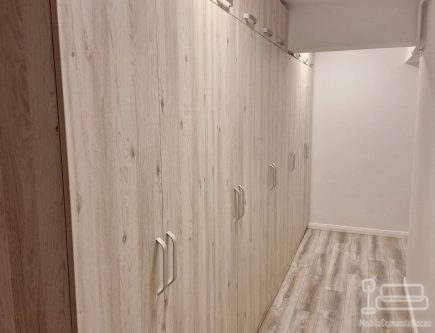 Mobilier hol la comandă din PAL, cu bancă și cuier – feronerie Blum, Bacău