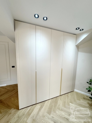Mobilier hol din MDF vopsit, realizat pe comandă în județul Bacău