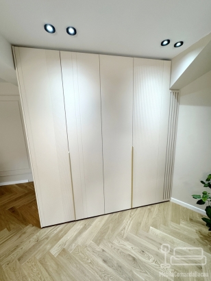 Mobilier hol din MDF vopsit, realizat pe comandă în județul Bacău