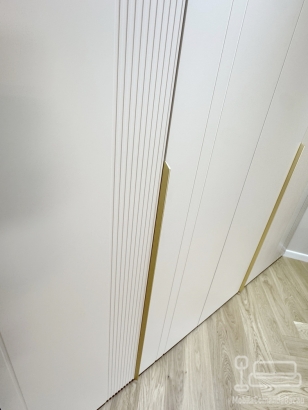 Mobilier hol din MDF vopsit, realizat pe comandă în județul Bacău
