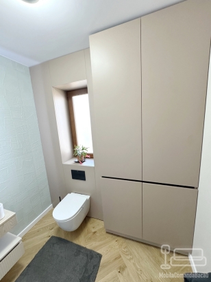 Mobilier baie din MDF vopsit, realizat pe comandă în județul Bacău