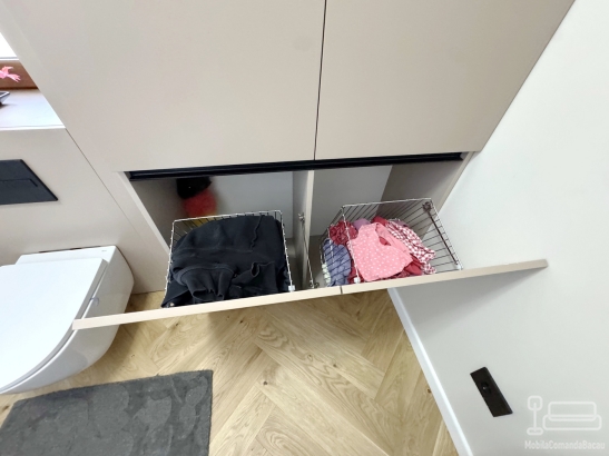Mobilier baie din MDF vopsit, realizat pe comandă în județul Bacău