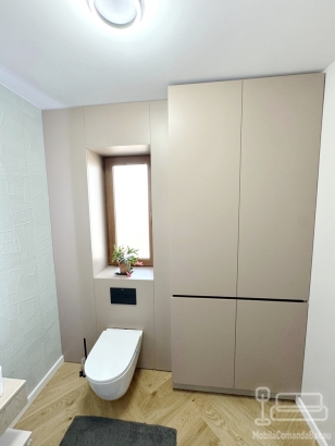 Mobilier baie din MDF vopsit, realizat pe comandă în județul Bacău
