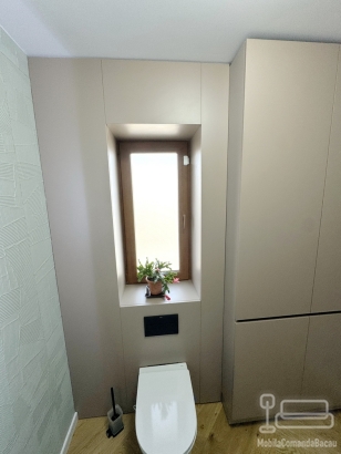 Mobilier baie din MDF vopsit, realizat pe comandă în județul Bacău