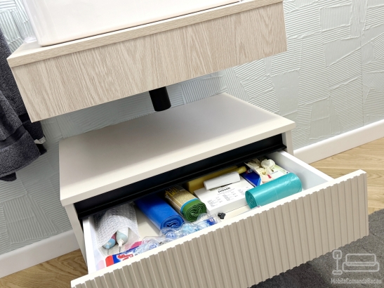 Mobilier baie din MDF vopsit, realizat pe comandă în județul Bacău