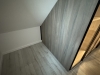 Dressing în mansardă din PAL melaminat, cu ramă de aluminiu neagră și LED